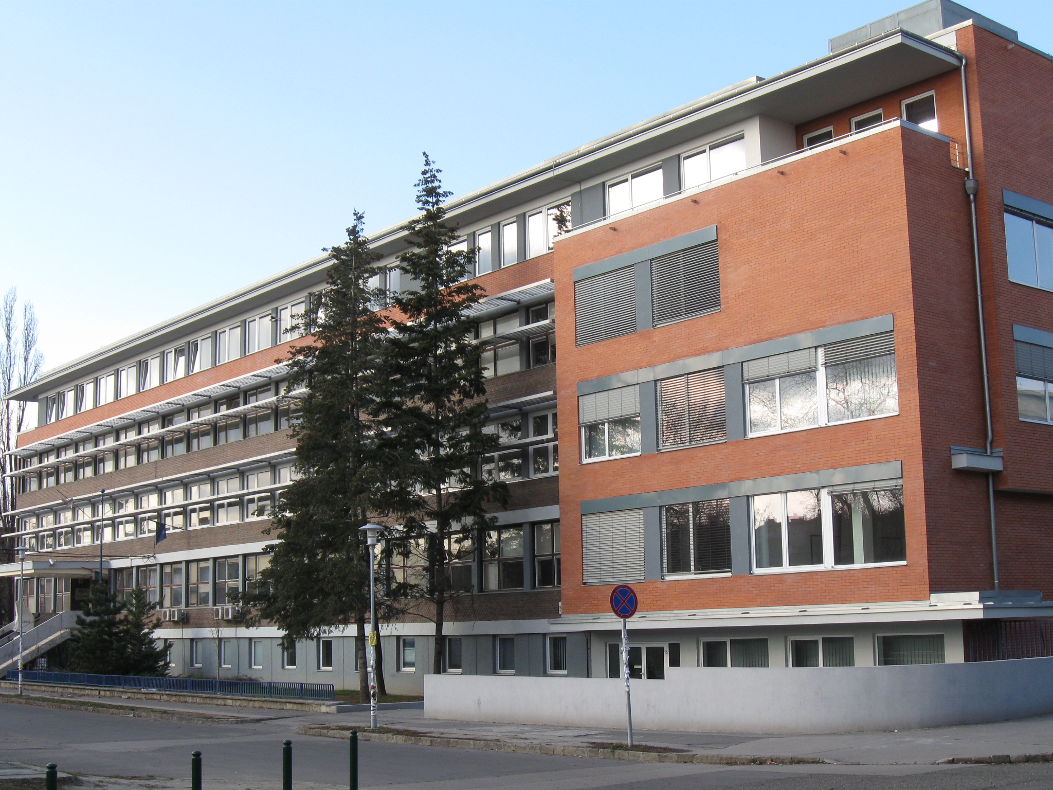 布达佩斯经济大学财务与会计学院（FFA）